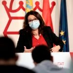 La vicepresidenta y portavoz del Consell, Mónica Oltra, durante la rueda de prensa ofrecida este viernes tras la sesión plenaria semanal del Gobierno de la Generalitat