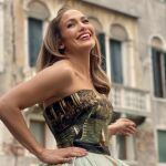 Jennifer López con una melena impresionante.