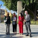 La portavoz del Partido Popular en la Región de Murcia, Miriam Guardiola; la portavoz del Grupo Municipal Popular, Rebeca Pérez, y el concejal