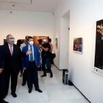 El acto de inauguración ha contado con la presencia del director general de la Fundación Unicaja, Sergio Corral, y la directora de Archivo y Documentación de la Agencia EFE, Paloma Puente