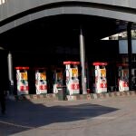 Tehran (Iran(islamic Republic Of)), 26/10/2021.- A general view of an out of service petrol station in Tehran, Iran, 26 October 2021. Petrol stations across Iran were reportedly out of service and could not sell fuel after the system handling fuel subsidies sales was disrupted in what official sources said was due to a 'cyberattack'. (Atentado, Teherán) EFE/EPA/ABEDIN TAHERKENAREH