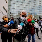 El autodenominado 'yonki del dinero', Marcos Benavent, ofrece declaraciones a los medios de comunicación a su llegada a los juzgados de Valencia para prestar declaración en el caso Imelsa