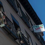 Cartel de venta en un edificio de la capital