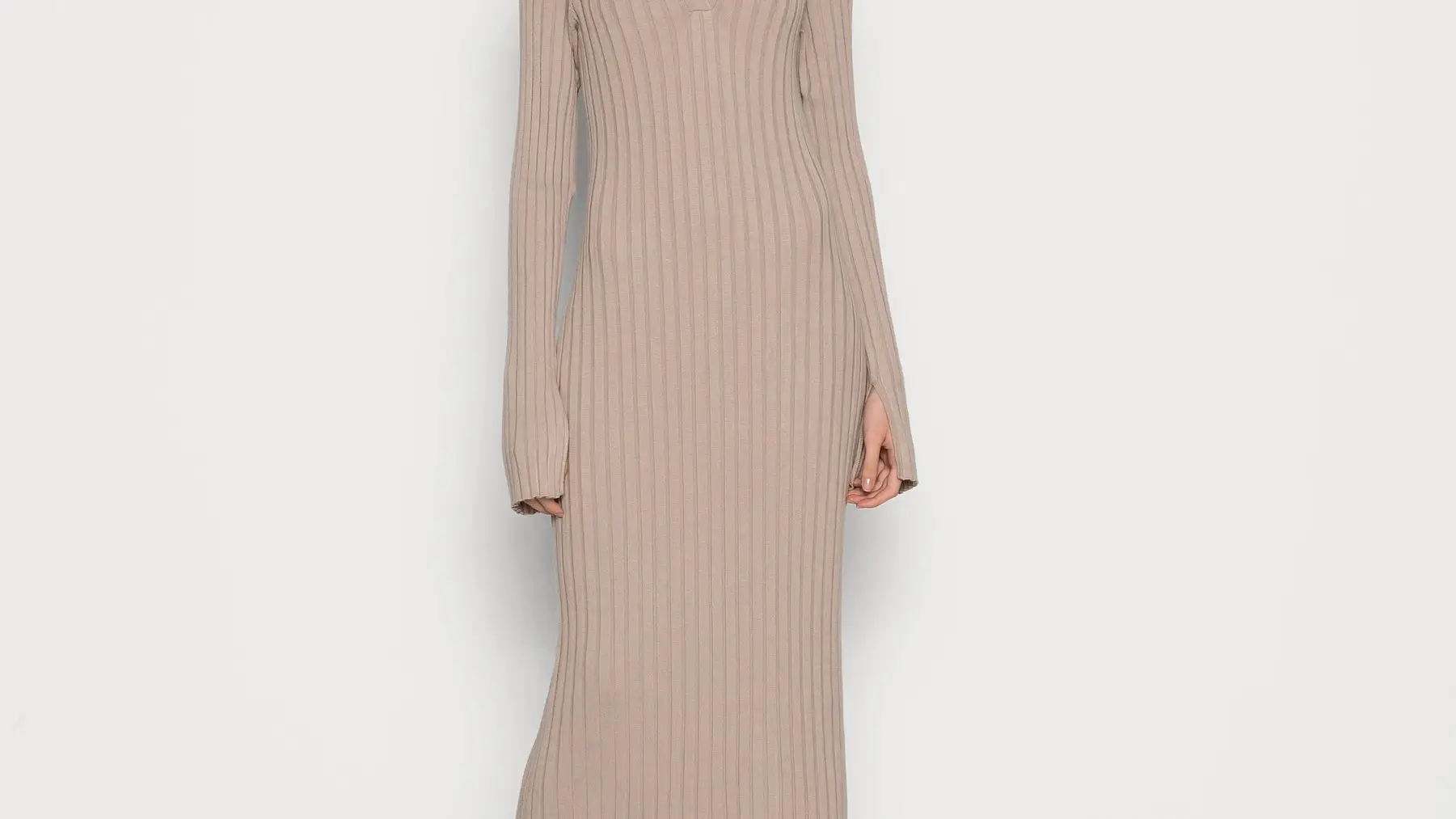 Vestido largo de punto de estilo camisero.