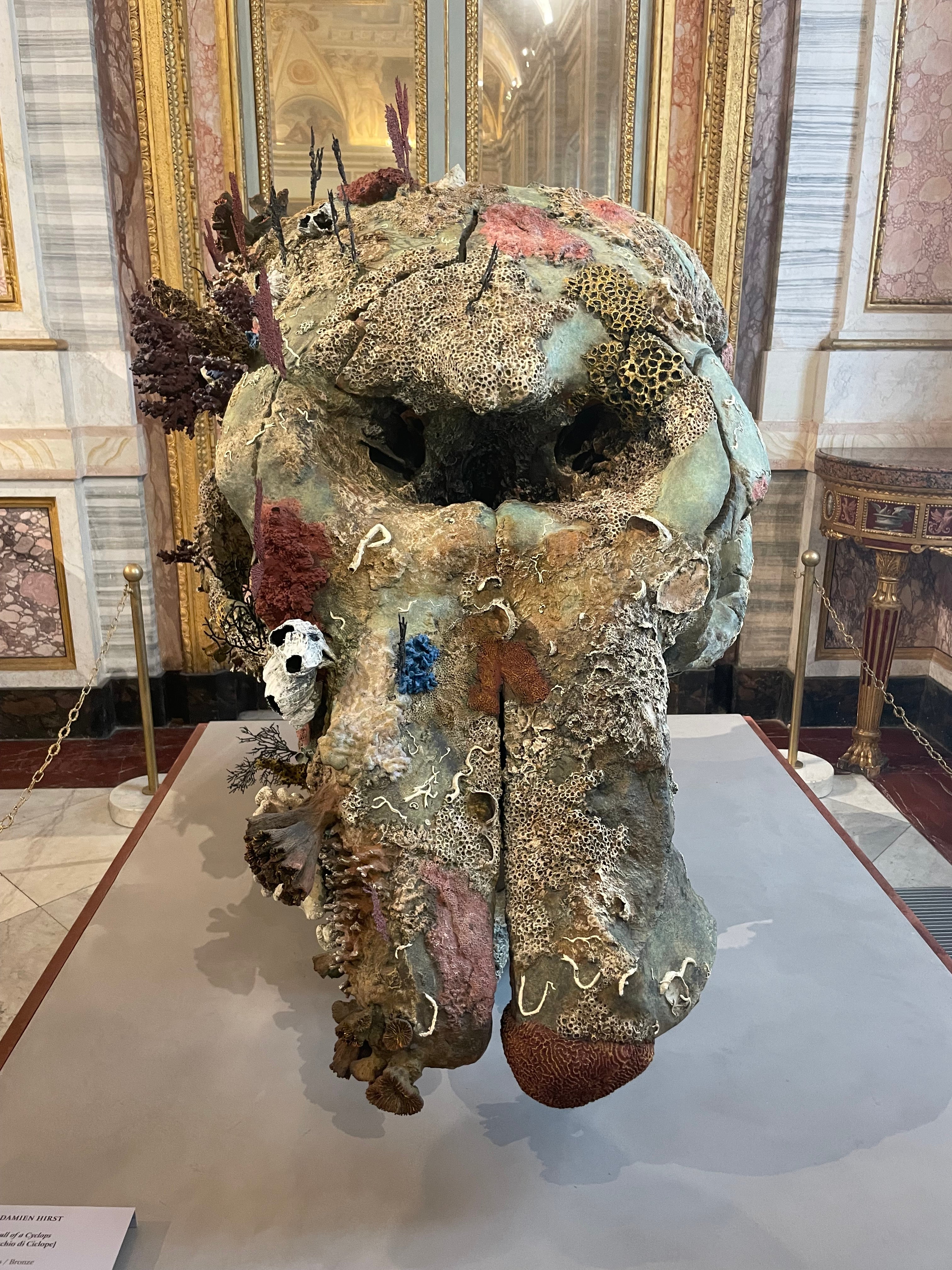 Una de las piezas de Hirst "recuperadas del océano"
