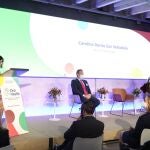 Carolina Darias, ministra de Sanidad, Peter Ploeger, dir. general de Boehringer Ingelheim España y la ex ministra Cristina Garmendia