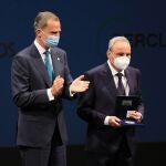 El rey Felipe VI junto al empresario Francisco Martínez-Cosentino en Almería