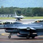 Imagen de un F16 de Taiwán. El ministro de Exteriores de China, Wang Yi, ha asegurado este sábado que la única vía de futuro que espera a Taiwán es la de la unificación con la parte continental, en medio de meses de tensión con el territorio y, de unos días a esta parte, con sus aspiraciones para obtener más representación internacional.