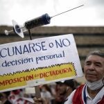 En Costa Rica, centenares de personas salieron a las calles de la capital, San José, para manifestar su descontento ante las restricciones a libertad de elegir no vacunarse contra el COVID-19
