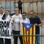 Siete de los condenados a prisión por el "procés", tras abandonar la cárcel de Lledoners en junio de 2021 al beneficiarse del indulto parcial del Gobierno