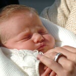 La princesa Leonor el 7 de noviembre de 2005, una semana después de su nacimiento. Fue una de las primeras fotografías que se le tomó
