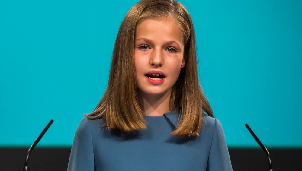 La princesa Leonor el 31 de octubre de 2018, leyendo la Constitución Española, su primer acto oficial como heredera al trono que coincidió con su 13 cumpleaños