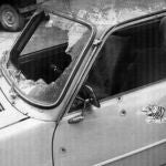 Vehículo de los "novios de Cádiz", Hortensia González Ruiz y Antonio Ramírez Gallardo en el que fueron asesinados por ETA en Beasain, el 6 enero 1979.