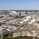 Imagen aérea de una refinería