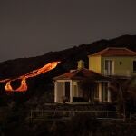 Una de las pocas viviendas que sobrevivieron a la lava del volcán de La Palma
