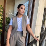 Vicky Martín Berrocal con el look de 'working girl' perfecto.
