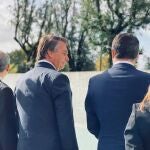 Pistoia (Italy), 02/11/2021.- A handout photo made available by Lega Nord Party Press Office shows Brazilian President Jair Bolsonaro (C) with Leader of 'Lega Nord' Matteo Salvini (2-R) attend a commemoration to mark fallen Brazilian soldiers during WWII, in Tuscany region, in Pistoia, Italy, 02 November 2021. Under fire for his environmental policies, Brazilian President Jair Bolsonaro is skipping climate talks in Glasgow and instead visiting the Italian town of Anguillara Veneta that awarded him honorary citizenship and to meet with Matteo Salvini in Pistoia. (Incendio, Brasil, Italia) EFE/EPA/FEDERICO SCOPPA LEGA NORD PRESS OFFICE HANDOUT HANDOUT EDITORIAL USE ONLY/NO SALES
