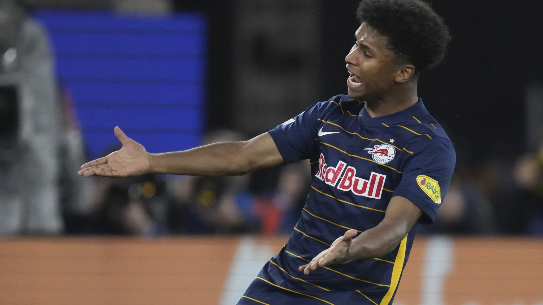 Karim Adeyemi con el Red Bull Salzburgo.