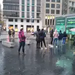 Varias personas con mascarilla en la Plaza Zorrilla de Valladolid