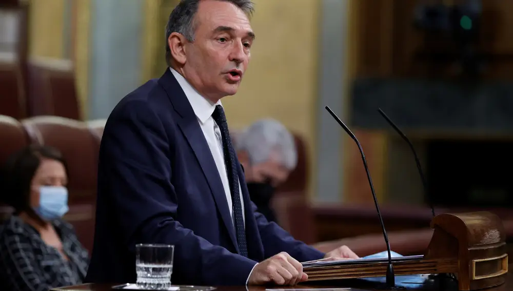 El diputado de Unidas Podemos Enrique Santiago interviene en la segunda jornada de debates de las siete enmiendas a la totalidad del proyecto de Ley de Presupuestos Generales del Estado para 2022, este jueves, en el Congreso de los Diputados