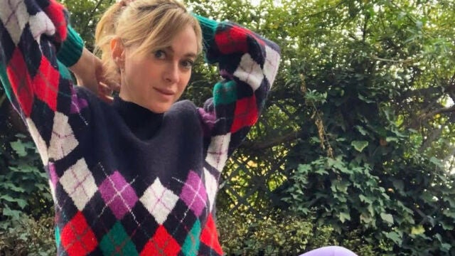Marta Hazas con jersey de estilo ochentero.