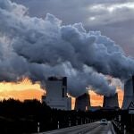 La planta de energía de carbón de Boxberg (Alemania) expulsa vapor de agua