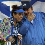 Daniel Ortega con su esposa, la vicepresidenta Rosario Murillo