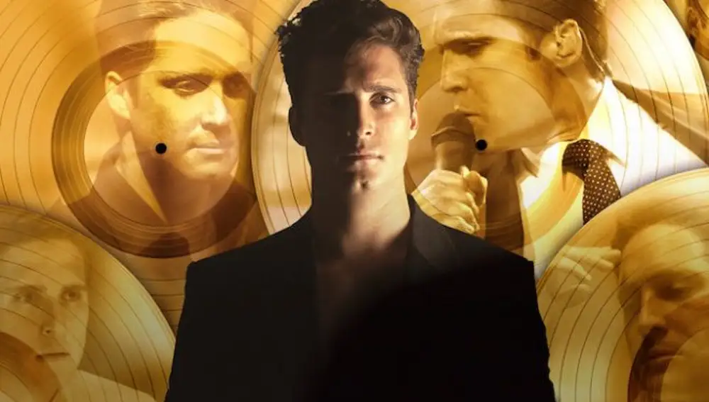 Un fotograma de la serie sobre el cantante Luis Miguel de Netflix