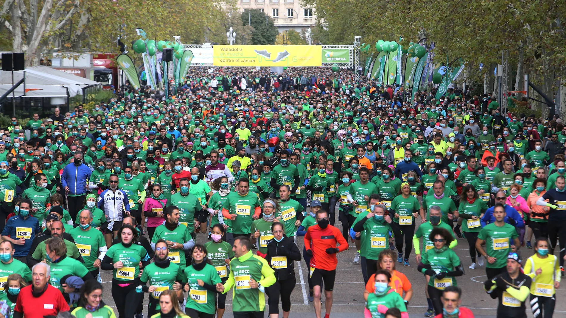 Más de 40.000 personas participan en la 'X Marcha contra el cáncer' en Valladolid