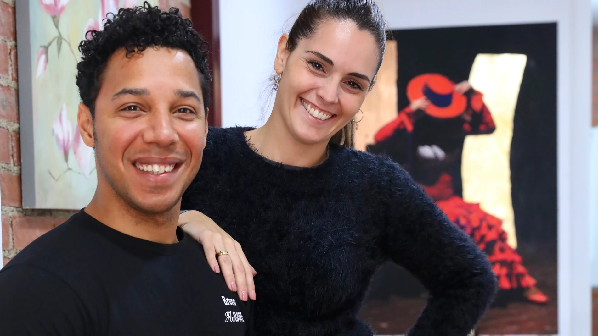 María Madrid y Bruno Fratani encabezan el reparto del espectáculo Flabaret. Posan en su local de ensayo.