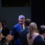 El alcalde de Badalona (Barcelona), Xavier García Albiol, después de intervenir en un pleno extraordinario para debatir la propuesta de moción de censura al alcalde, en el Ayuntamiento de Badalona