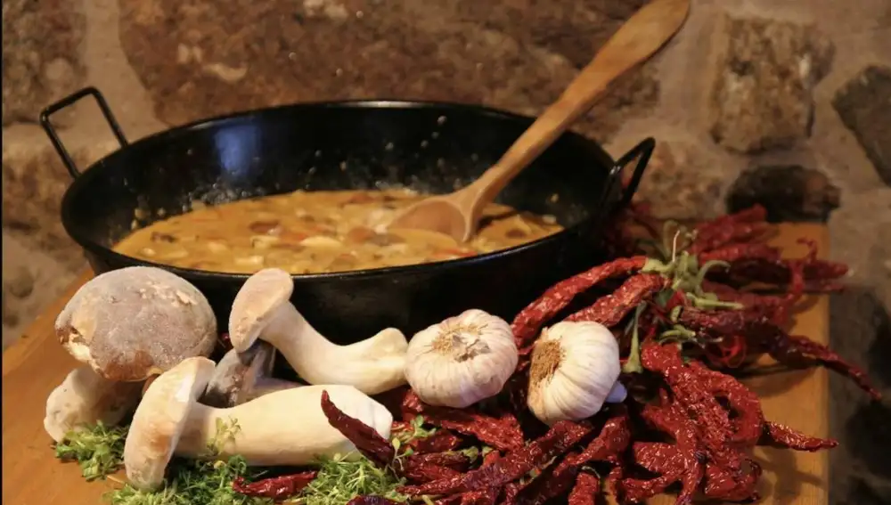 Caldereta con setas y hongos