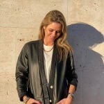 Amelia Bono con total look de piel.