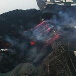La lava expulsada desde Cumbre Vieja ha alcanzado este mediodía las 998,4 hectáreas de terreno y ha sepultado casi por completo la Playa de los Guirres.