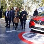 La delegada del Gobierno en Castilla y León, Virginia Barcones; el concejal de Movilidad y Espacio Urbano del Ayuntamiento de Valladolid, Luis Vélez, el jefe de prensa de Renault, José Manuel Jáñez, y Jesús Ramos, inauguran el "roadshow" URBAN en Valladolid