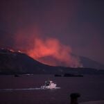 Vista del Volcán Cumbre Vieja desde el puerto de Tazcorte, en La Palma