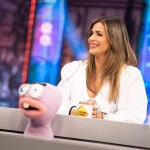 Nuria Roca con la camisa blanca más bonita.