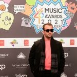 El cantante Zzoilo posa para los fotógrafos durante el evento Los40 Music Adwards celebrado este viernes en el Palacio de Congresos de Palma de Mallorca. EFE/ Cati Cladera