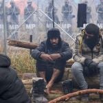 Soldados polacos vigilan la frontera con Bielorrusia