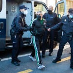 Llegada de Bernardo Montoya, el varón acusado de agredir sexualmente y asesinar en diciembre de 2018 a Laura Luelmo, profesora zamorana de 26 años, para el juicio con jurado popular a 15 de noviembre 2021 en Huelva (Andalucía)15 NOVIEMBRE 2021