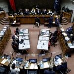 ARCHIVO: Fotografía cedida por el Senado que muestra la sala durante la discusión y posterior votación de la Acusación Constitucional contra el presidente del país, Sebastián Piñera, por su relación con los Papeles de Pandora hoy, en Valparaíso (Chile).