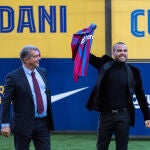 Joan Laporta, presidente del FC Barcelona, y Dani Alves
