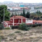 Vista general de la residencia de autistas de El Campello (Alicante), gestionada por una asociación, donde la Guardia Civil ha detenido a tres empleados por supuestos malos tratos e investiga a otros tres trabajadores
