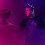 Edgar Martín-Blas, CEO de Virtual Voyagers con las gafas Oculus de realidad virtual de Facebook