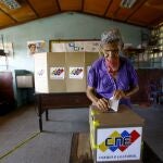 Simulacro electoral en Venezuela antes de los comicios regionales y municipales. Foto de archivo