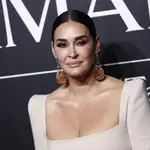 La diseñadora ha lucido un vestido minimalista de su propia firma