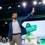 El presidente del PP nacional, Pablo Casado, durante su intervención en la clausura del XVI Congreso Autonómico del PP de Andalucía, que se ha desarrollado este fin de semana en el Palacio de Congreso de Granada bajo el lema 'Andalucía, el cambio funciona' a 21 de noviembre del 2021 en Granada