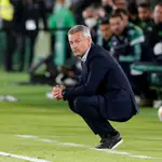 Fran Escribá con el Elche frente al Betis.