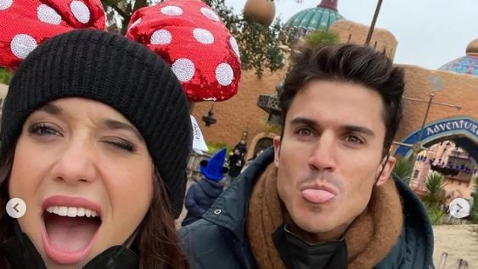 María Pedraza y Álex González en Disneyland Paris