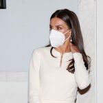 Doña Letizia recupera en Estocolmo el vestido blanco más misterioso.